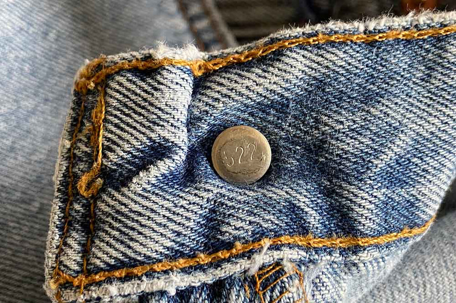#600 Vintage Levi’s 501 - W35 L28 - Made in USA - 1980s (#09)