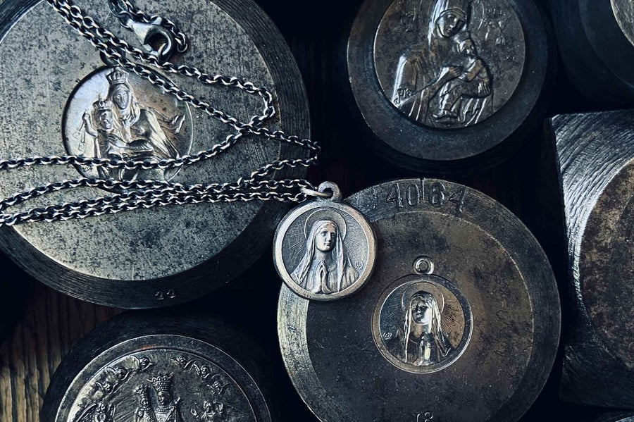 #079 - Necklace Madonna in Prayer