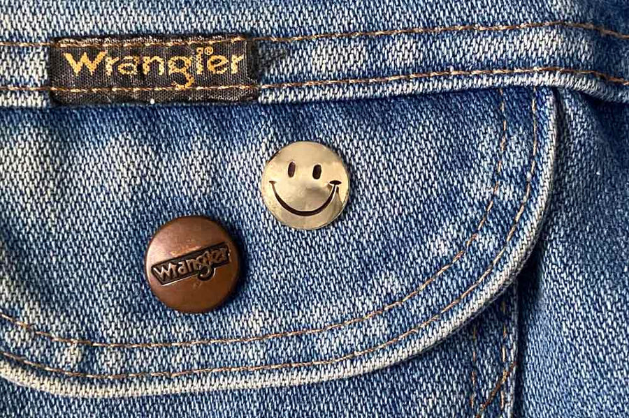 #126 – Smiley Pin