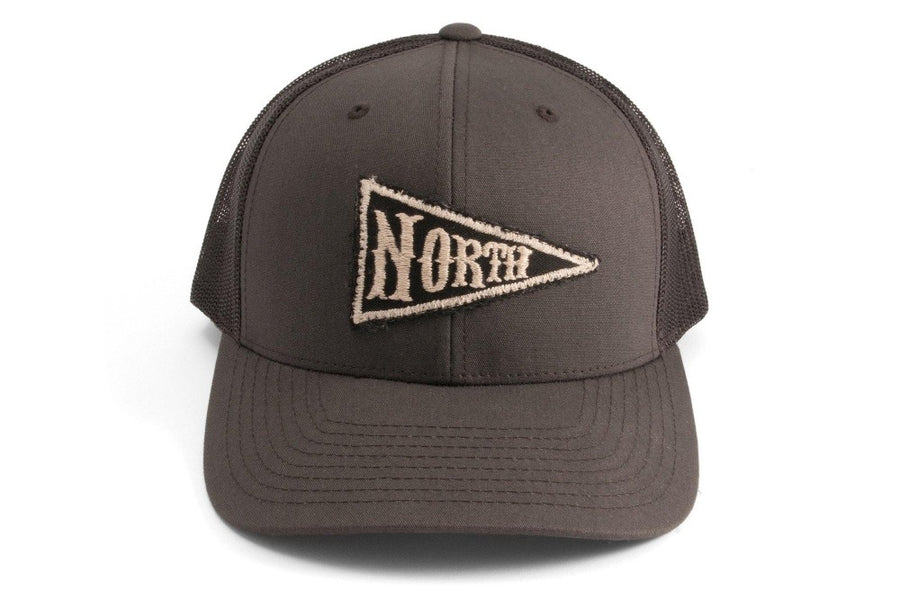 #204 - Basecap Trucker Cap pennant North dark grey - 877 Workshop