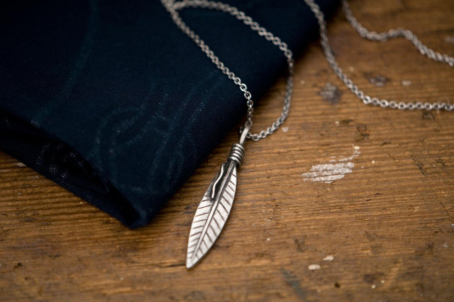 #065 - Necklace Feather - 877 Workshop