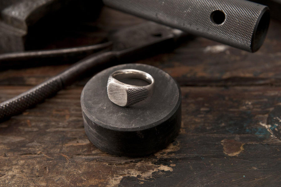 #022 - Signet Ring Grip - 877 Workshop