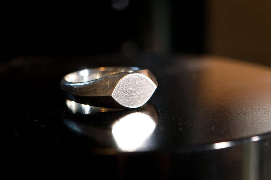 #009 - Signet Ring Eye - 877 Workshop