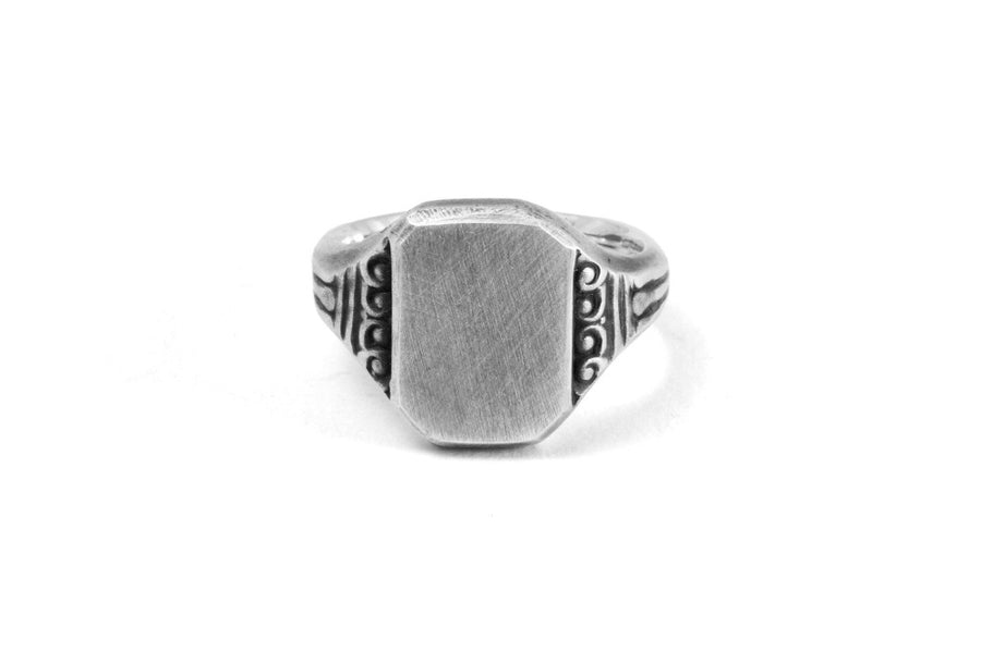 #025 - Signet Ring Deco