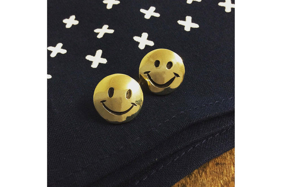 #071 – Smiley Pin - 877 Workshop